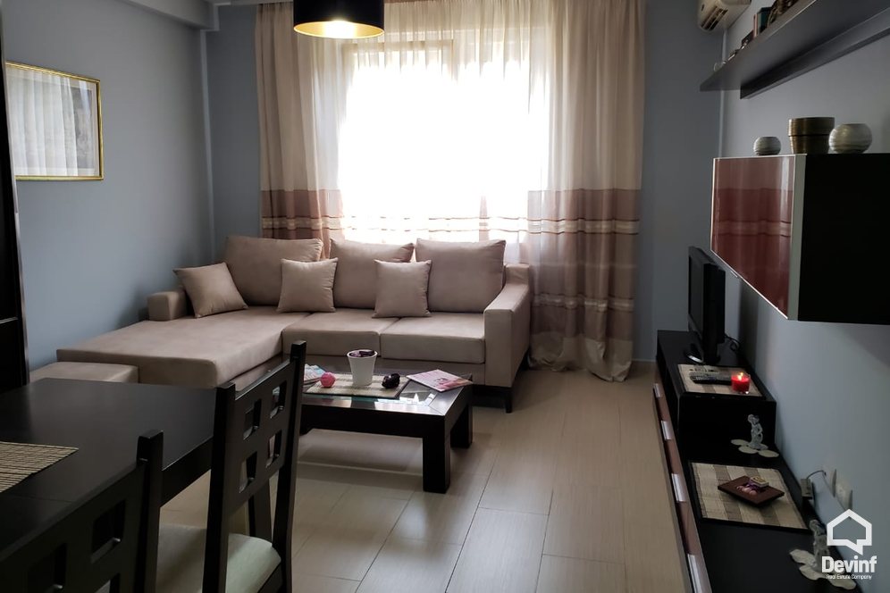 Tirane Qera Apartament 1+1+A Prane Hotel Mondial, tek 21-Dhjetori. apartament