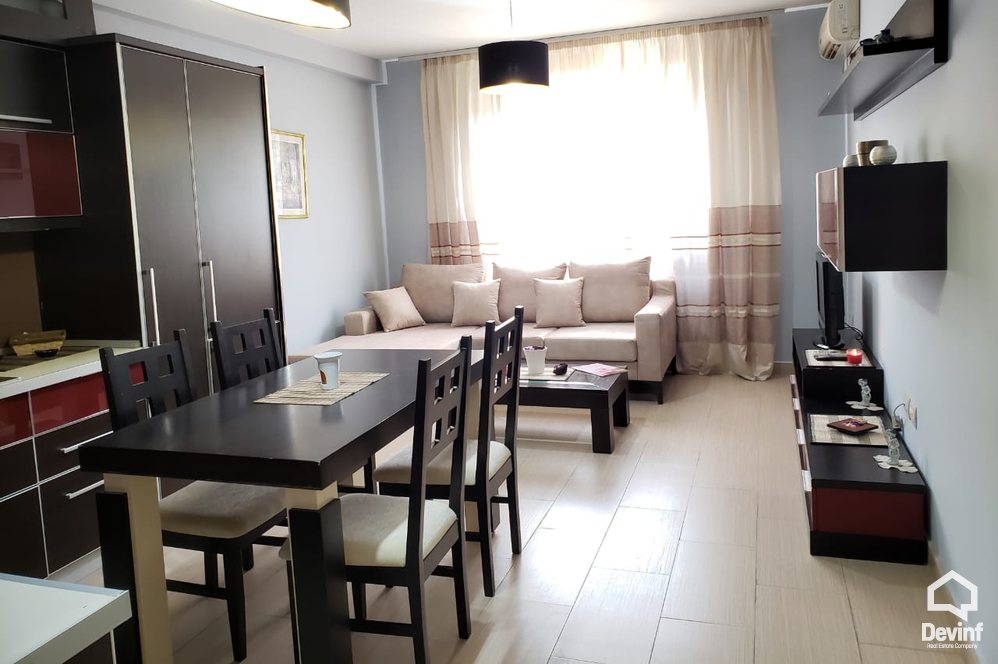 Tirane Qera Apartament 1+1+A Prane Hotel Mondial, tek 21-Dhjetori. apartament