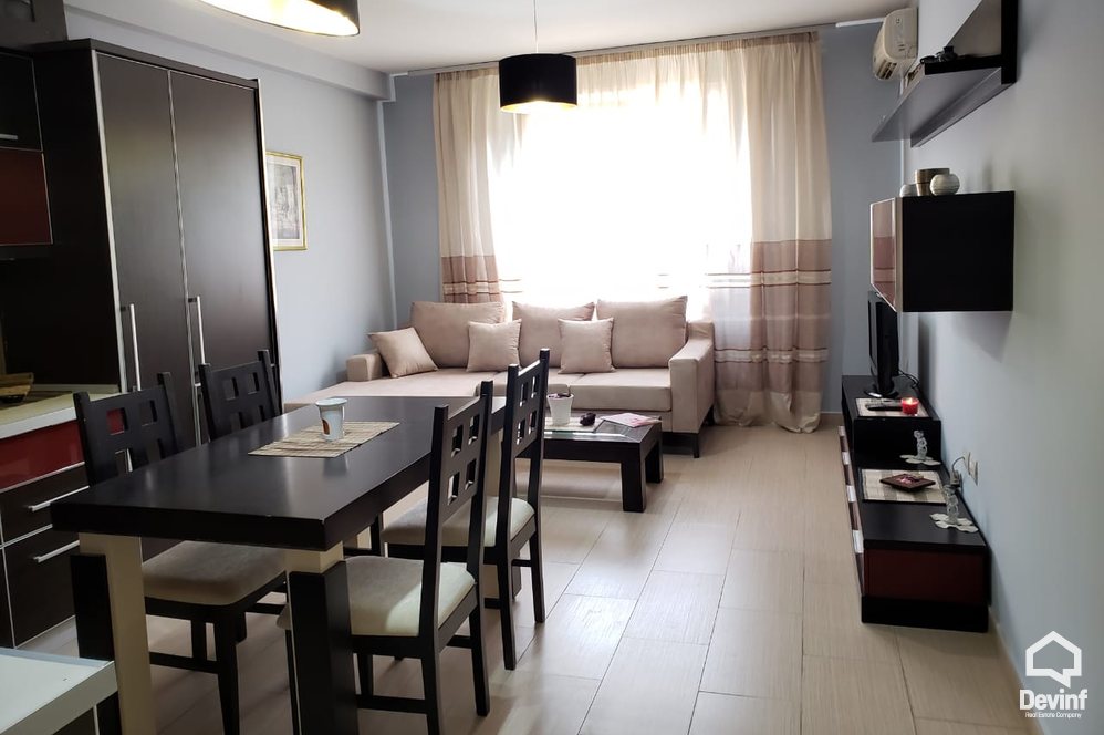 Tirane Qera Apartament 1+1+A Prane Hotel Mondial, tek 21-Dhjetori. apartament