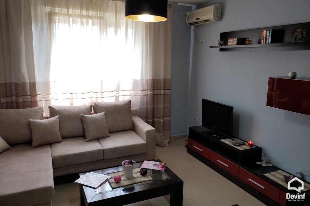 Tirane Qera Apartament 1+1+A Prane Hotel Mondial, tek 21-Dhjetori. apartament