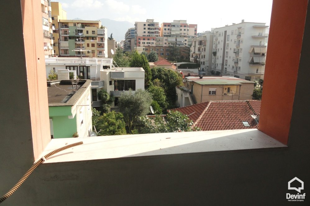 Tirane Qera Apartament 1+1+A Prane Hotel Mondial, tek 21-Dhjetori. apartament