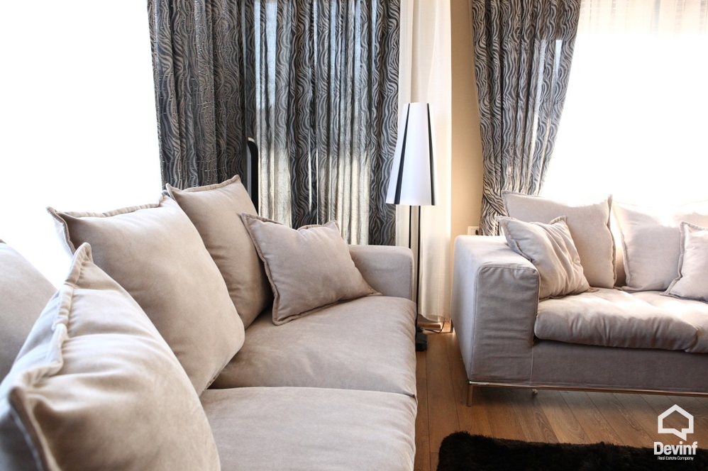 Tirane Qera Apartament 2+1+A Apartamenti ndodhet ne zonen e Bllokut apartament