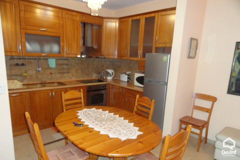 Tirane Qera Apartament 2+1 Apartament ne zonen e Bllokut apartament
