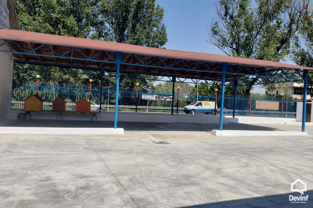 Tirane Shitje Magazine  Prona ndodhet prane rruges nacionale Tirane-Durres, ne zonen e Vaqarrit magazine