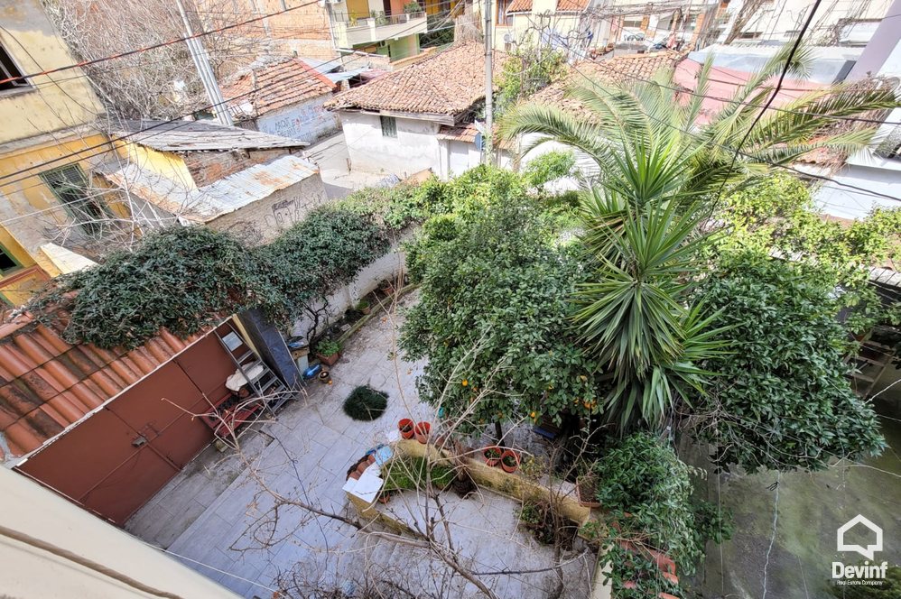 Tirane Qera Apartament 1+1+G Kat vile ne Rr. Qemal Stafa apartament kat vile restorant