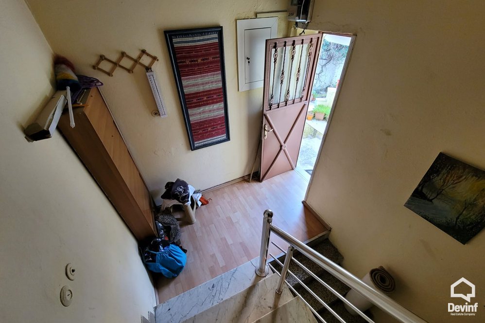 Tirane Qera Apartament 1+1+G Kat vile ne Rr. Qemal Stafa apartament kat vile restorant