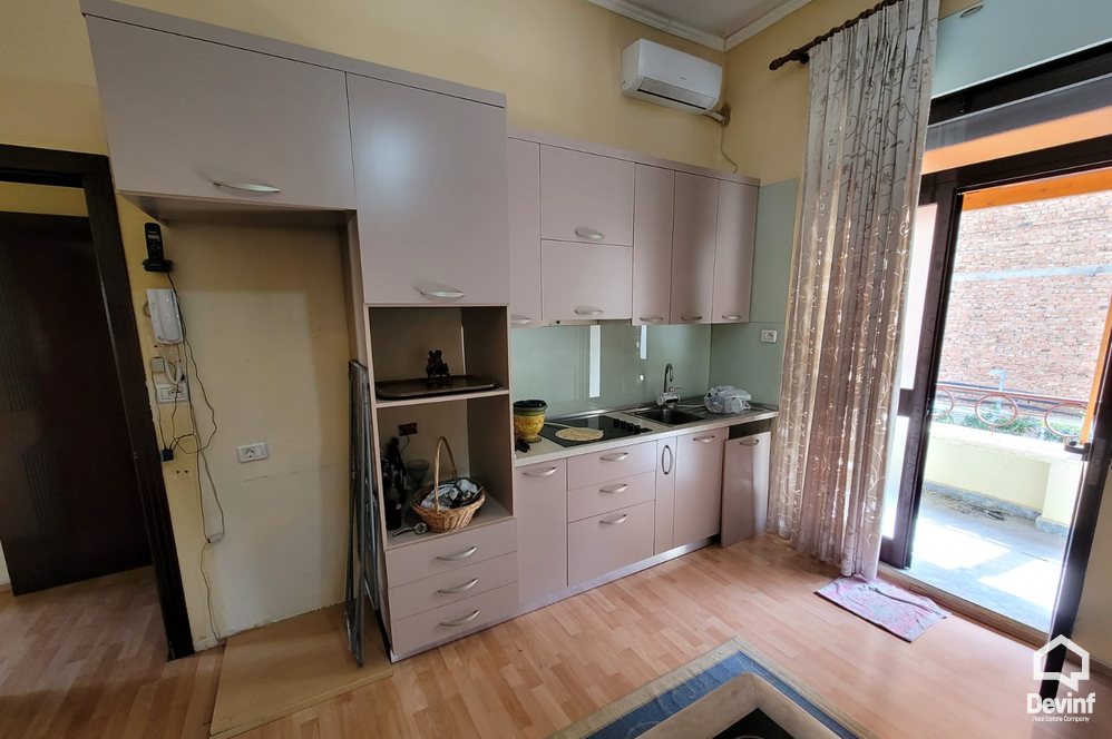 Tirane Qera Apartament 1+1+G Kat vile ne Rr. Qemal Stafa apartament kat vile restorant