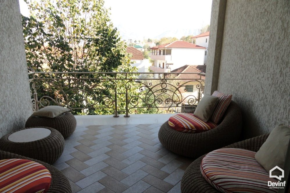 Tirane Qera Vile Me shume se 4 dhoma Nje vile rezidenciale ne Rr. Elbasanit toke per ndertim