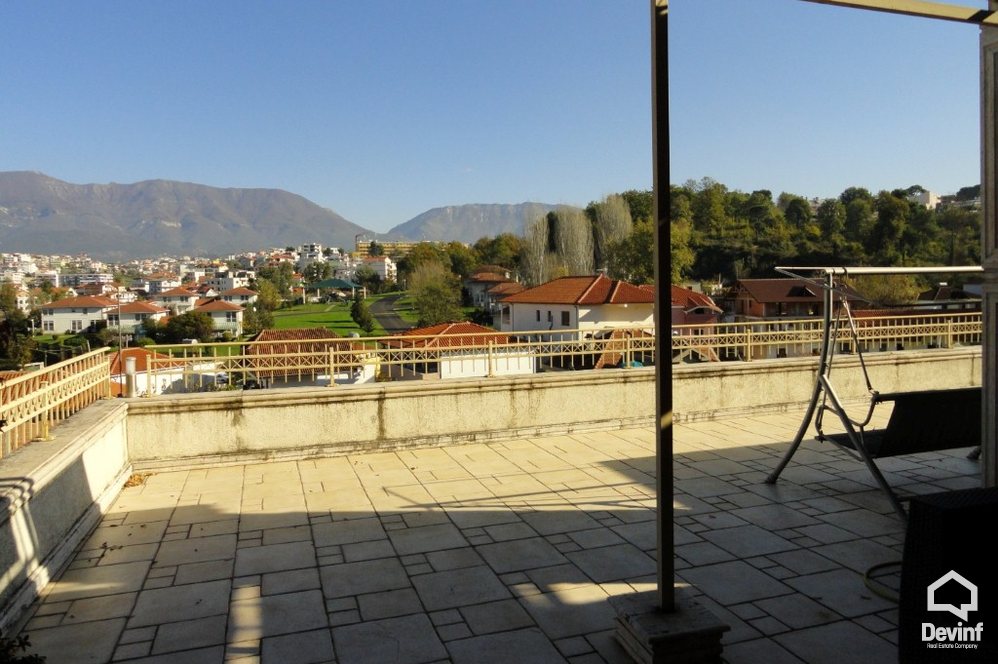 Tirane Qera Vile Me shume se 4 dhoma Nje vile rezidenciale ne Rr. Elbasanit toke per ndertim