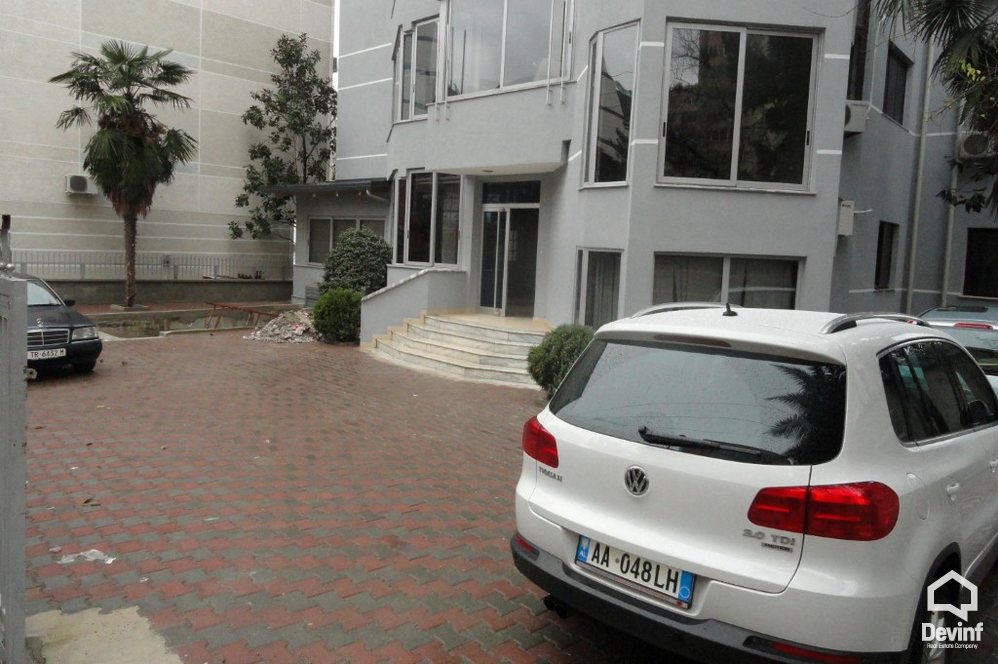 Tirane Qera Ndertese Multifunksionale  Objekt per zyre ne zonen afer Stadiumit Selman Stermasi Zyre