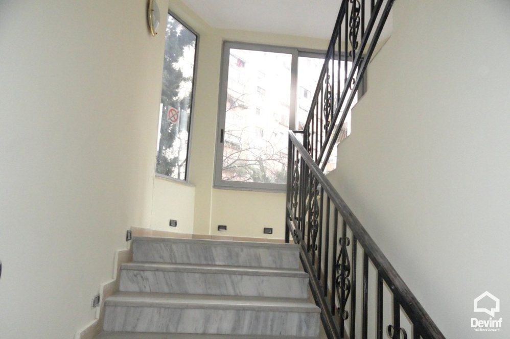 Tirane Qera Ndertese Multifunksionale  Objekt per zyre ne zonen afer Stadiumit Selman Stermasi Zyre