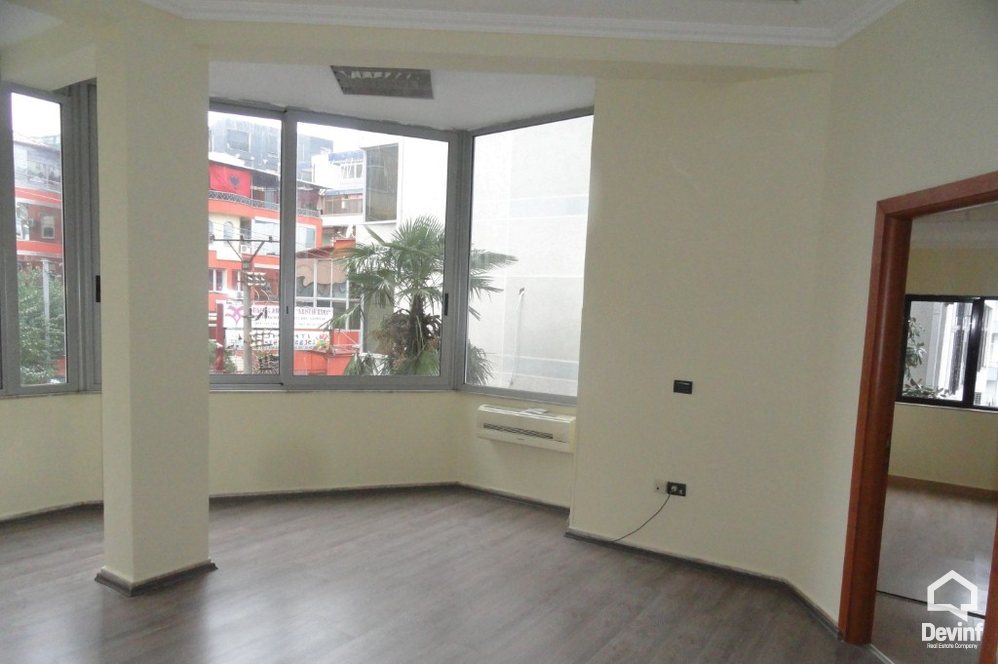 Tirane Qera Ndertese Multifunksionale  Objekt per zyre ne zonen afer Stadiumit Selman Stermasi Zyre
