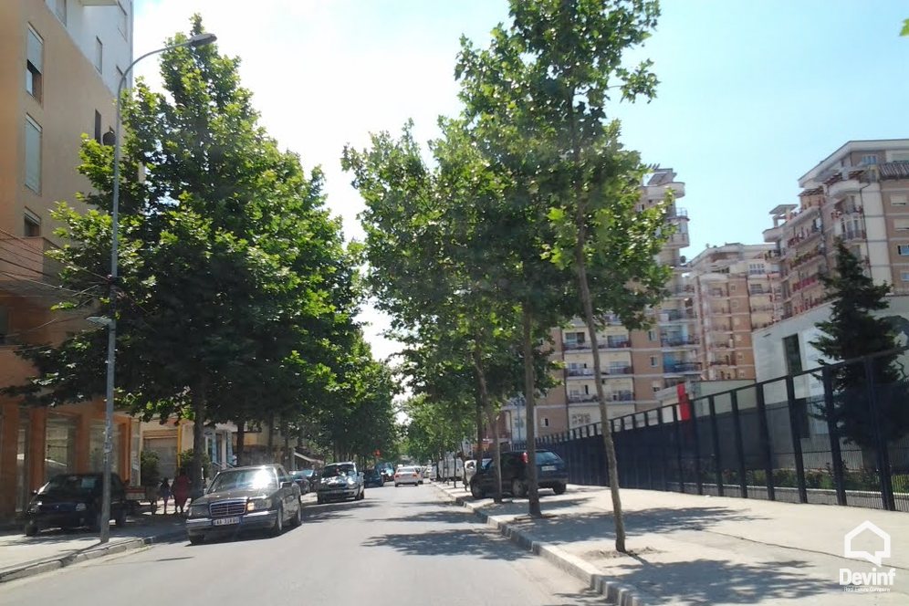 Tirane Shitje Dyqan  Rruga Don Bosko vile