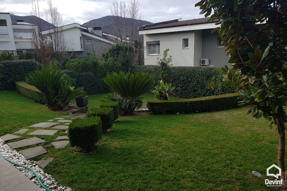 Tirane Qera Vile 3+1+G Vile ne kompleks rezidencial ne periferi te Tiranes vile kompleks rezidencial
