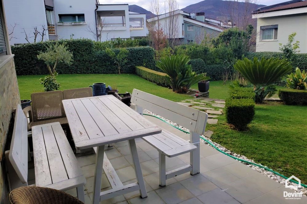 Tirane Qera Vile 3+1+G Vile ne kompleks rezidencial ne periferi te Tiranes vile kompleks rezidencial