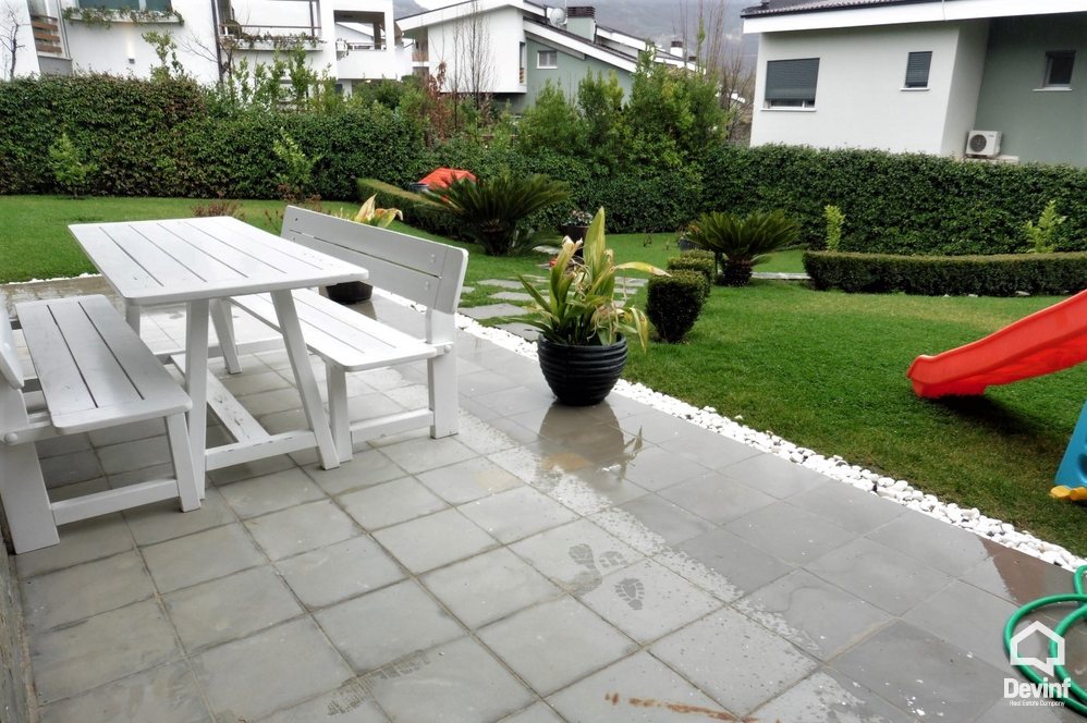 Tirane Qera Vile 3+1+G Vile ne kompleks rezidencial ne periferi te Tiranes vile kompleks rezidencial