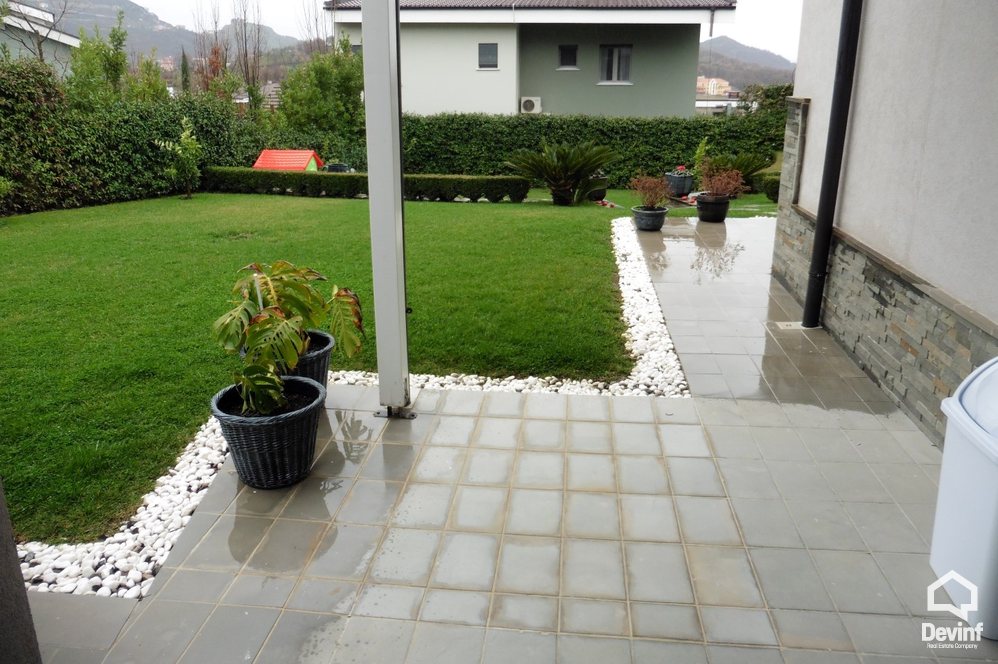 Tirane Qera Vile 3+1+G Vile ne kompleks rezidencial ne periferi te Tiranes vile kompleks rezidencial