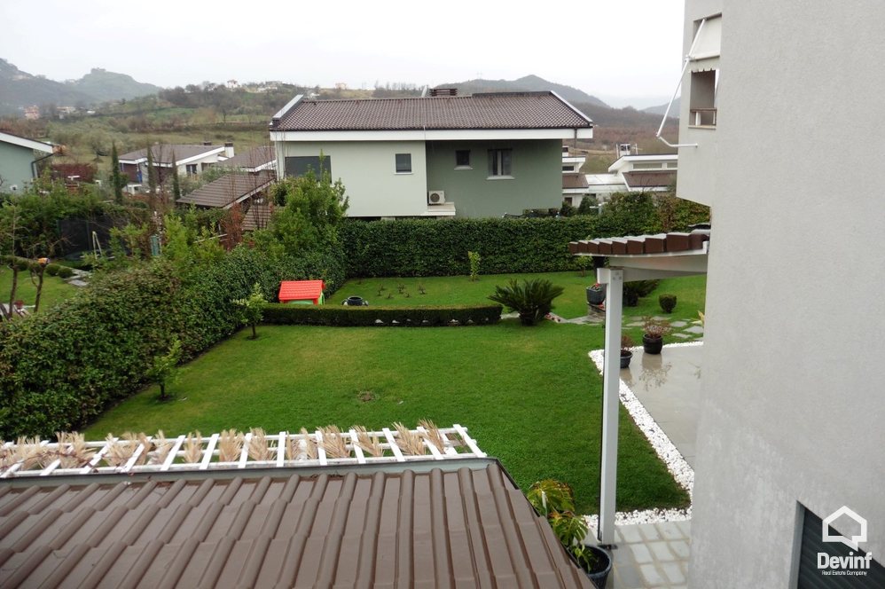 Tirane Qera Vile 3+1+G Vile ne kompleks rezidencial ne periferi te Tiranes vile kompleks rezidencial
