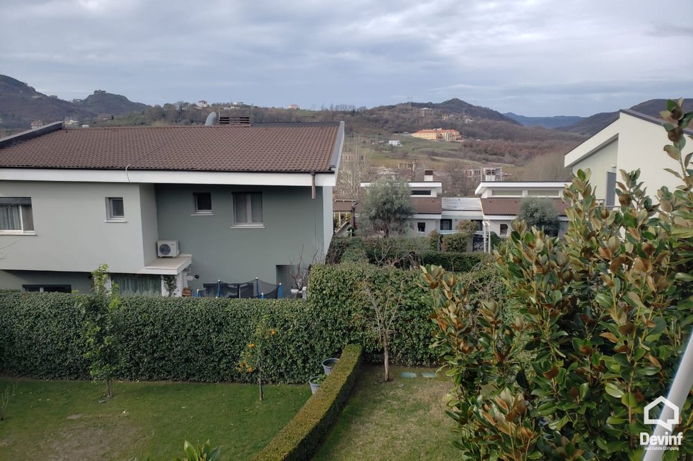 Tirane Qera Vile 3+1+G Vile ne kompleks rezidencial ne periferi te Tiranes vile kompleks rezidencial