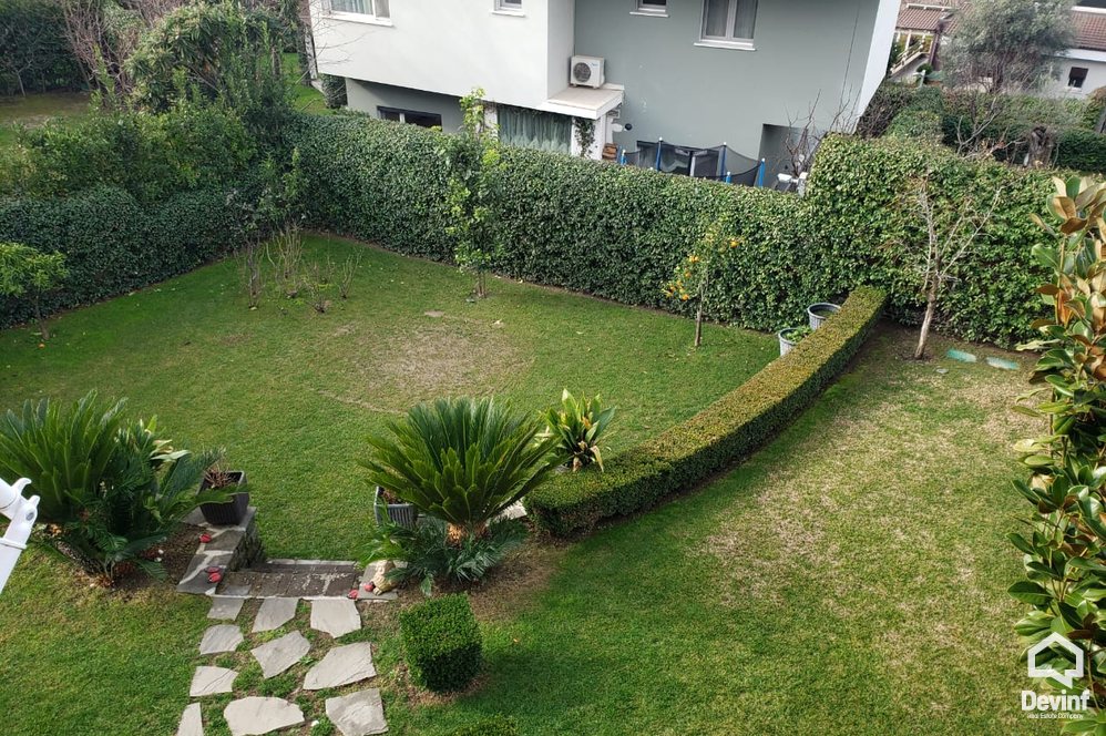Tirane Qera Vile 3+1+G Vile ne kompleks rezidencial ne periferi te Tiranes vile kompleks rezidencial
