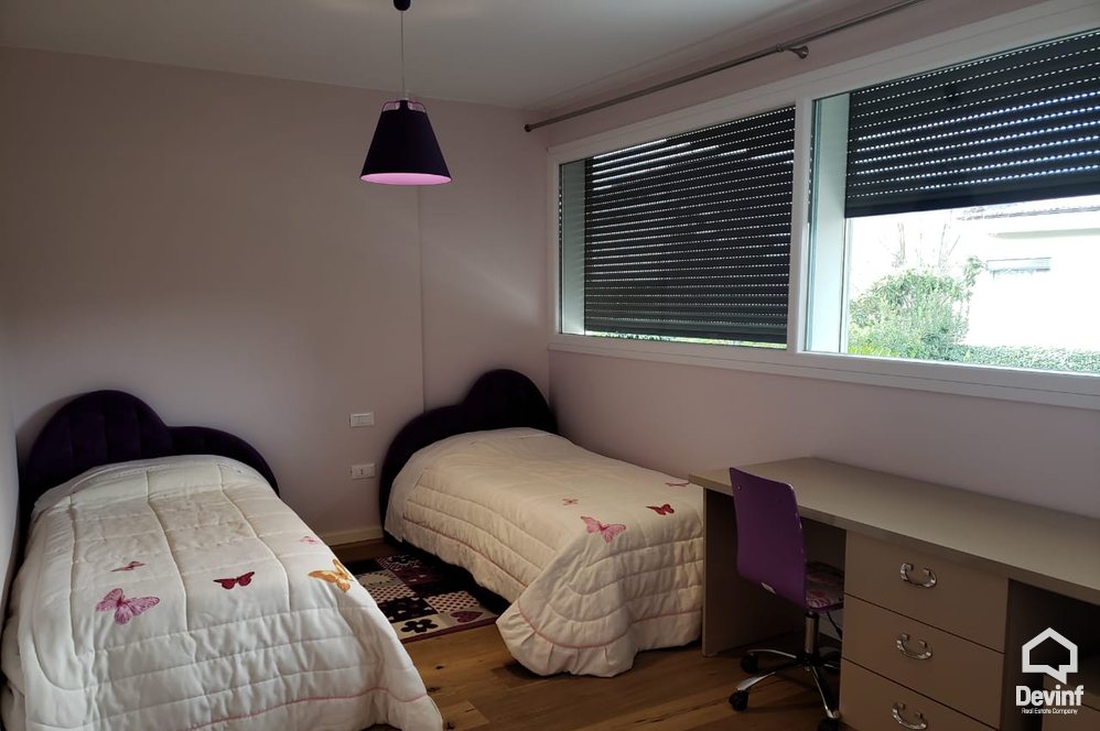 Tirane Qera Vile 3+1+G Vile ne kompleks rezidencial ne periferi te Tiranes vile kompleks rezidencial