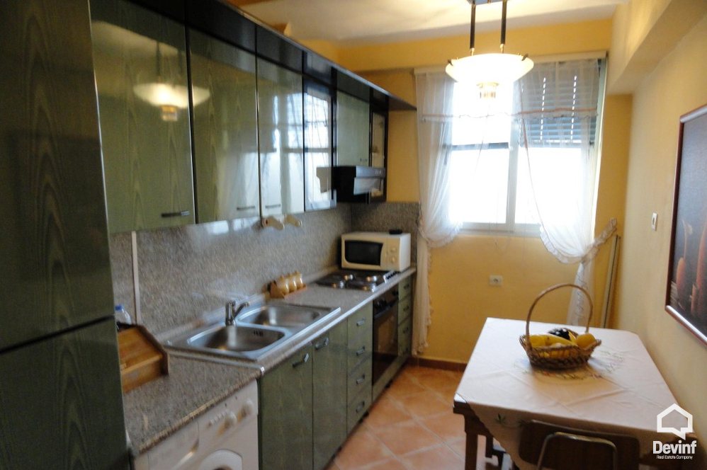 Tirane Qera Apartament 2+1 Apartament prane Muzeut Kombetar apartament