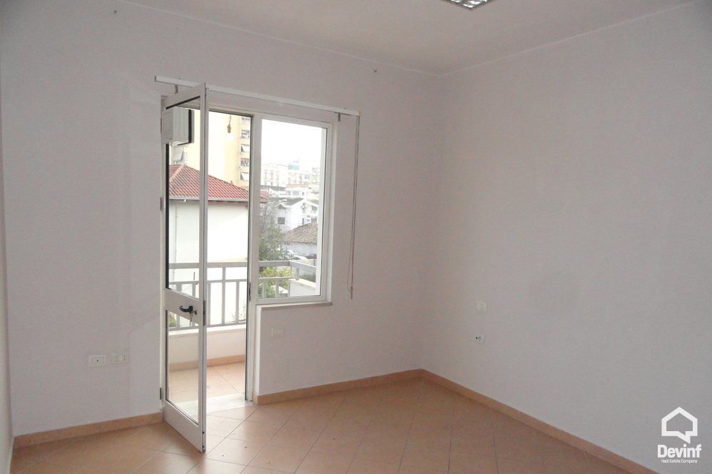 Tirane Qera Zyre 3+1+A Bulevardi Zogu i I-re apartament