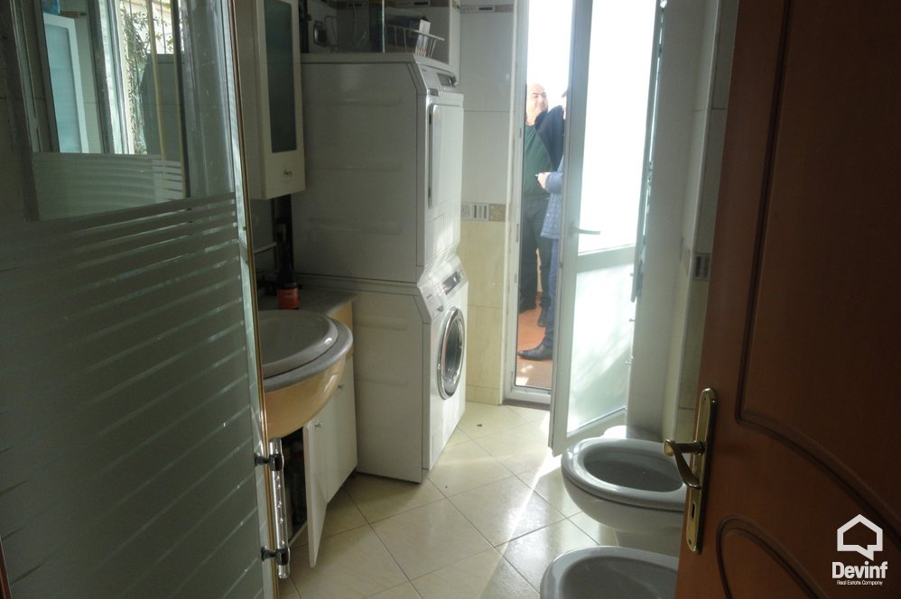 Tirane Shitje Apartament 3+1+A Pallati i ri prane Ministrise se Jashtme apartament