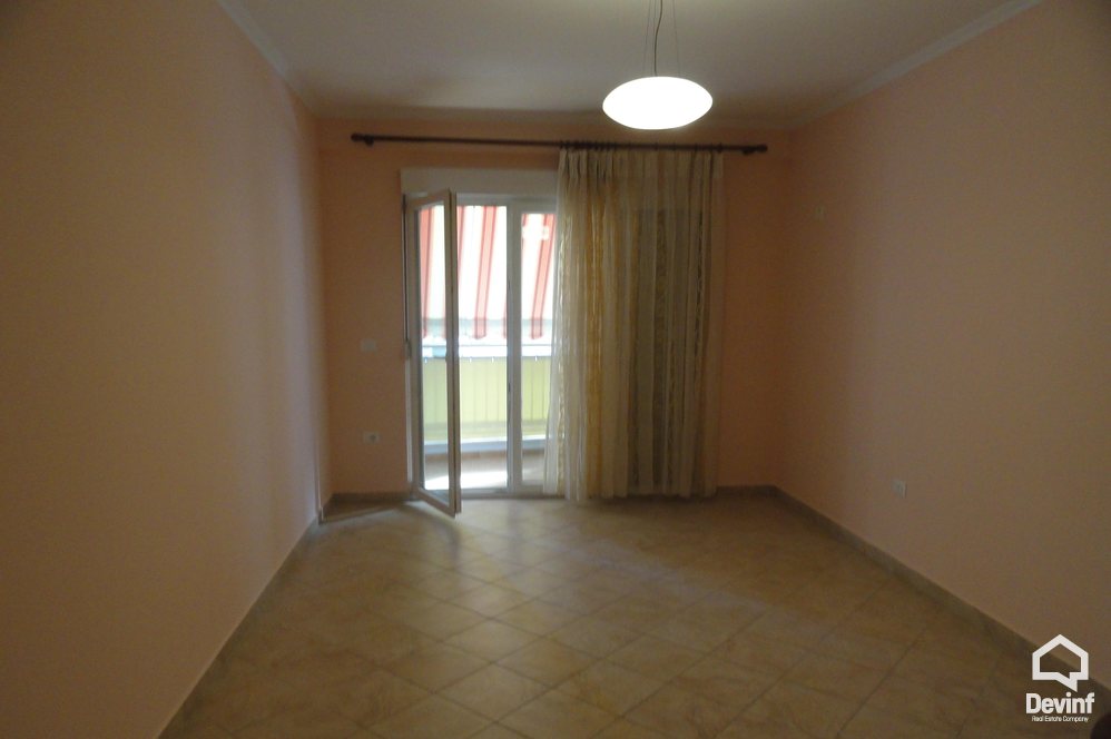 Tirane Shitje Apartament 3+1+A Apartamenti ndodhet ne nje pallat te ri ne Rr. Myslym Shyri apartament