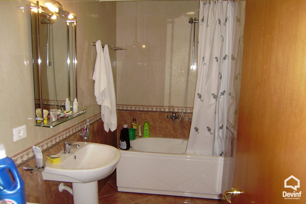 Tirane Shitje Apartament 3+1+A Apartamenti ndodhet ne nje pallat te ri ne Rr. Myslym Shyri apartament