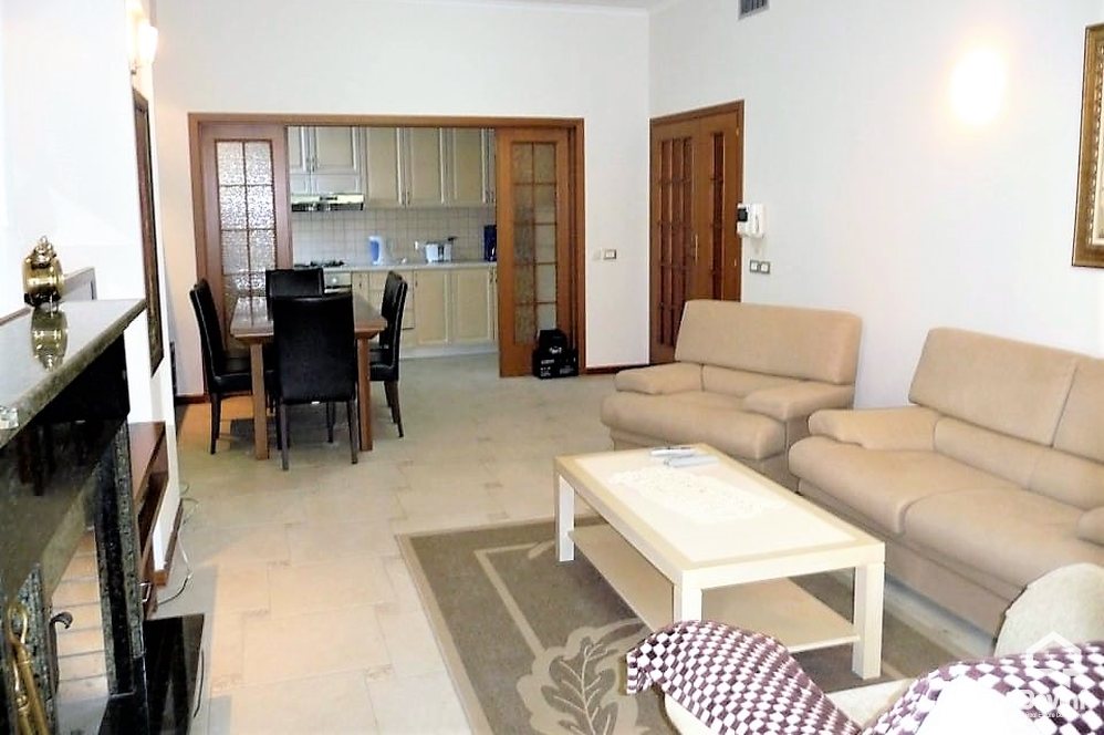 Tirane Qera Apartament 3+1+A Apartament ne zonen e Bllokut apartament