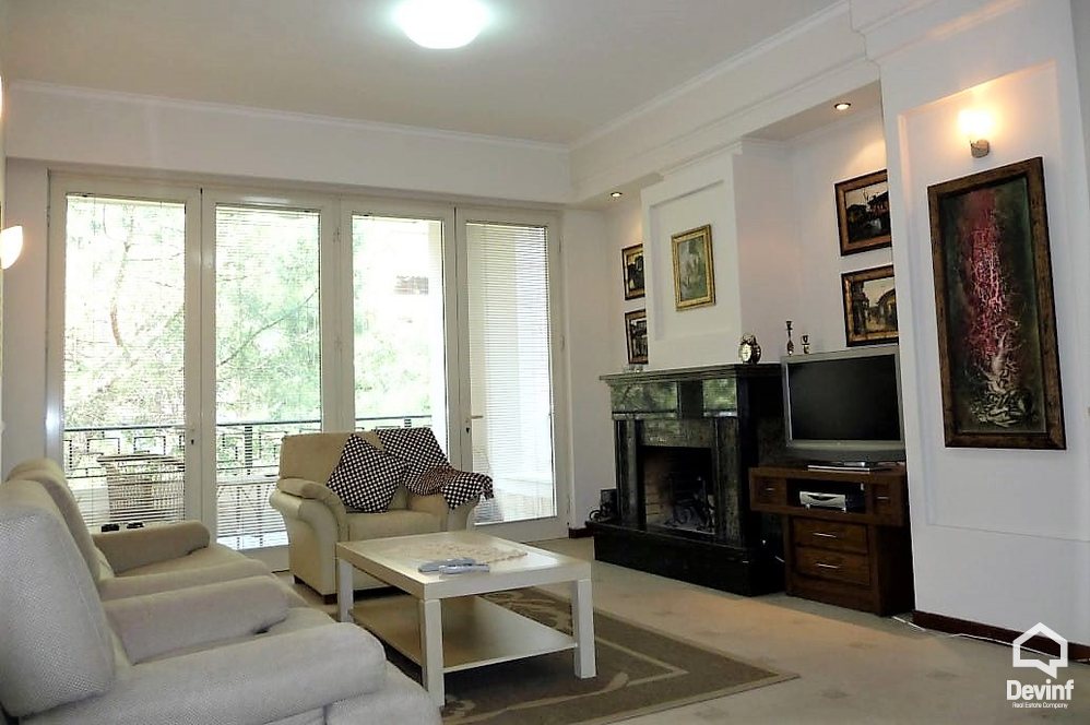 Tirane Qera Apartament 3+1+A Apartament ne zonen e Bllokut apartament