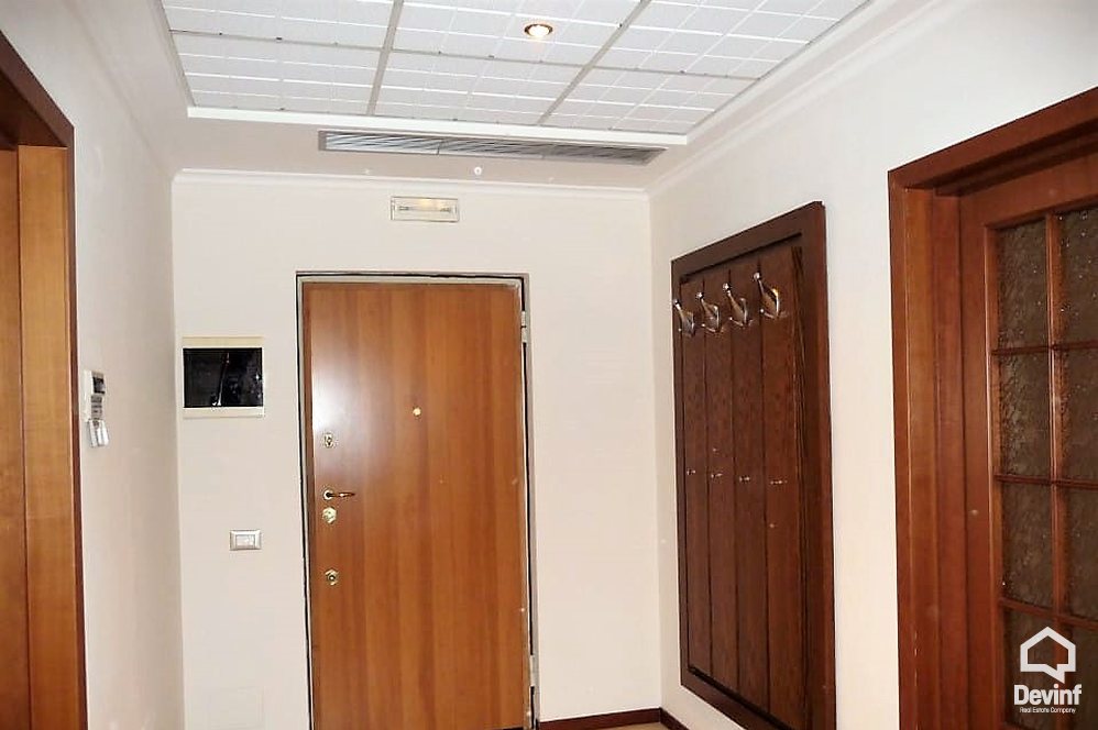 Tirane Qera Apartament 3+1+A Apartament ne zonen e Bllokut apartament