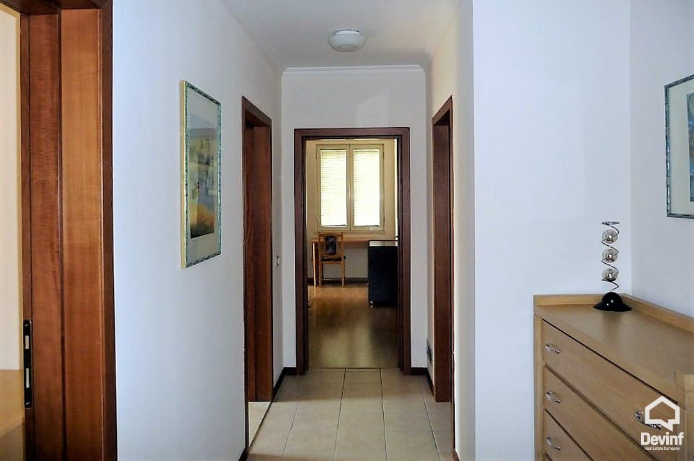 Tirane Qera Apartament 3+1+A Apartament ne zonen e Bllokut apartament
