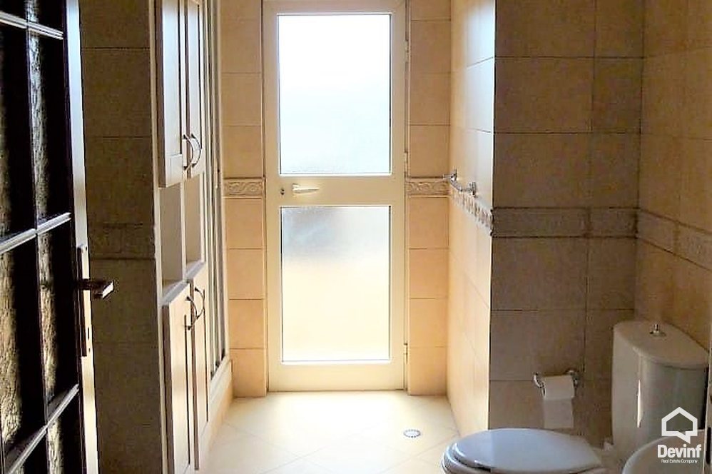 Tirane Qera Apartament 3+1+A Apartament ne zonen e Bllokut apartament