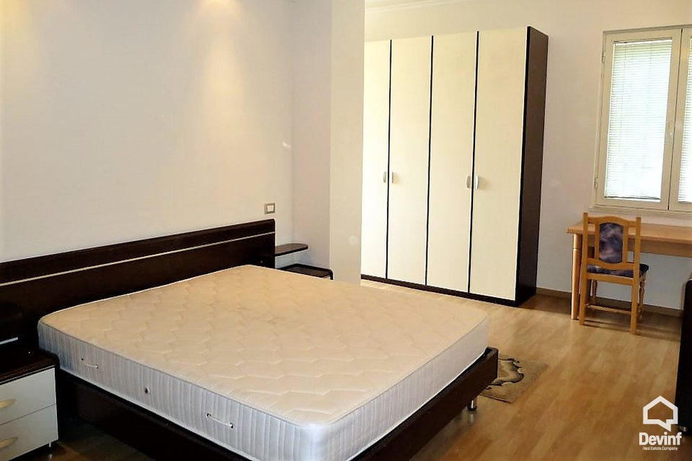 Tirane Qera Apartament 3+1+A Apartament ne zonen e Bllokut apartament