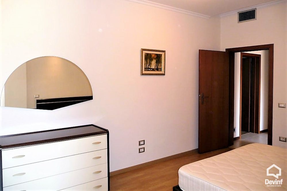 Tirane Qera Apartament 3+1+A Apartament ne zonen e Bllokut apartament