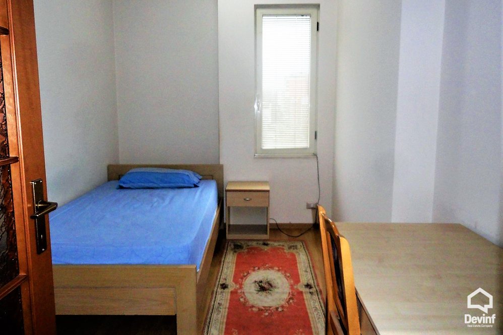 Tirane Qera Apartament 3+1+A Apartament ne zonen e Bllokut apartament
