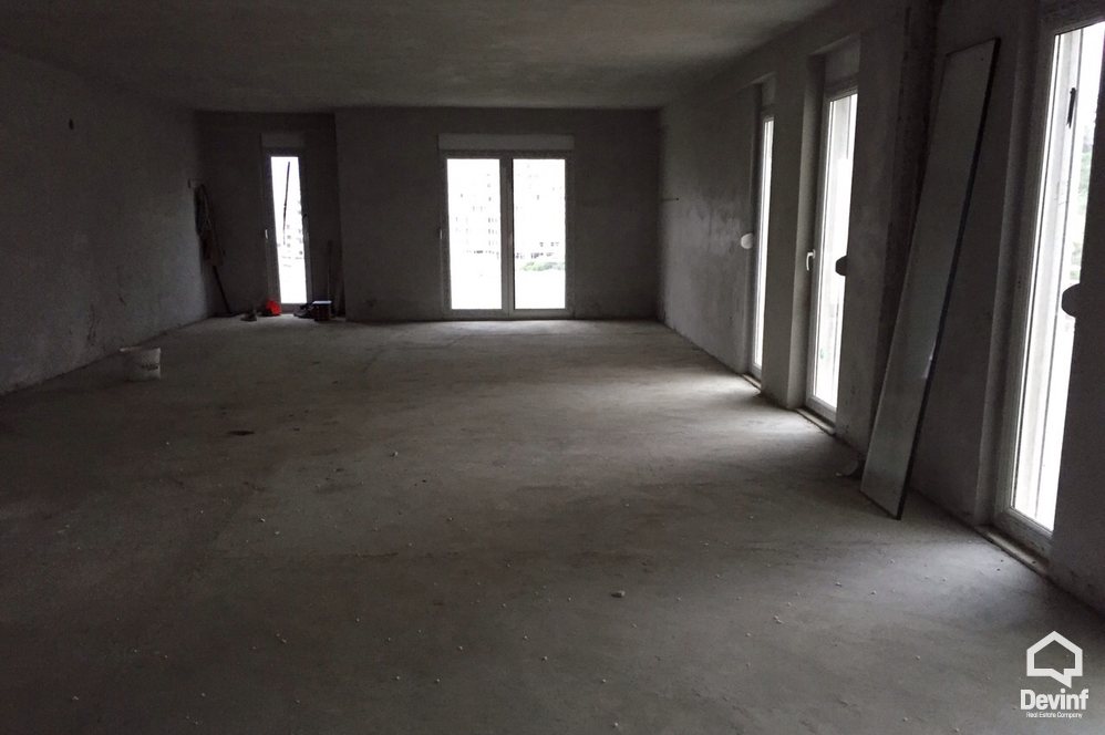 Tirane Qera Zyre  Ambjent per zyre ne zonen prane Kompleksit Kodra e Diellit  Zyre