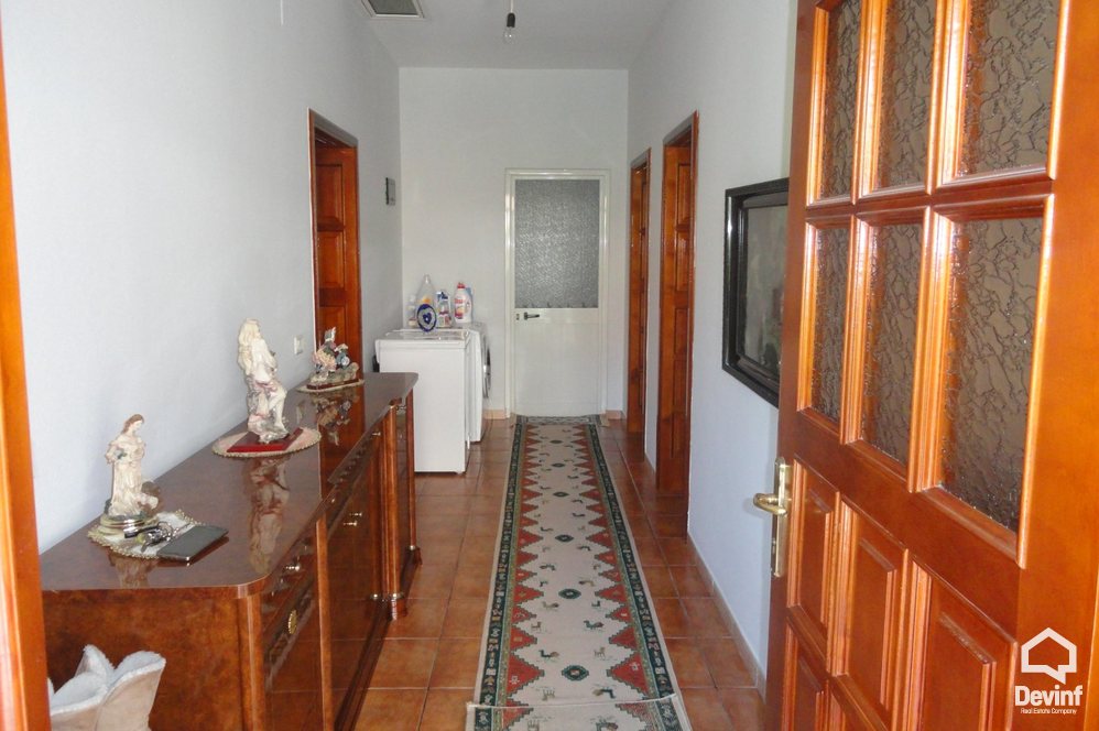 Tirane Qera Shtepi Private Me shume se 4 dhoma Shtepi dy kateshe ne Rr. Barrikadave apartament