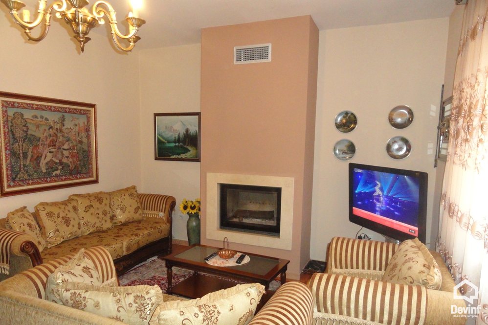 Tirane Qera Shtepi Private Me shume se 4 dhoma Shtepi dy kateshe ne Rr. Barrikadave apartament