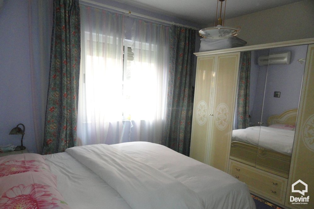 Tirane Qera Shtepi Private Me shume se 4 dhoma Shtepi dy kateshe ne Rr. Barrikadave apartament
