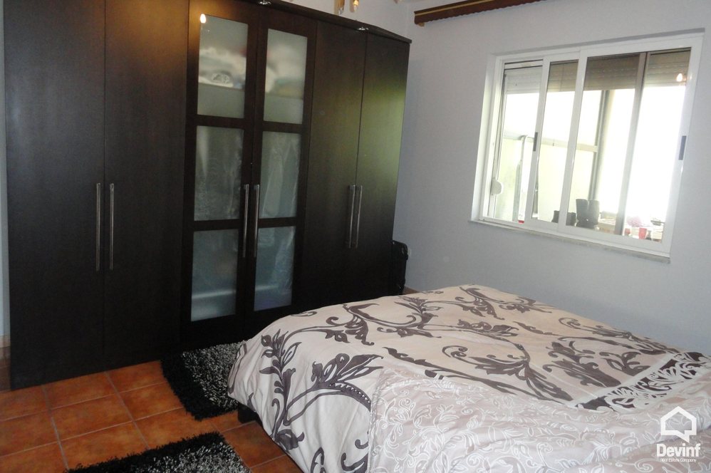 Tirane Qera Shtepi Private Me shume se 4 dhoma Shtepi dy kateshe ne Rr. Barrikadave apartament
