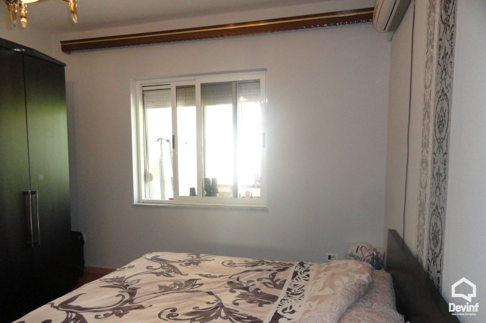 Tirane Qera Shtepi Private Me shume se 4 dhoma Shtepi dy kateshe ne Rr. Barrikadave apartament