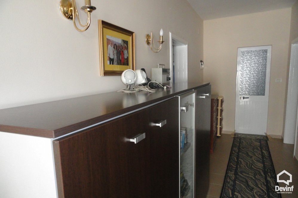 Tirane Qera Shtepi Private Me shume se 4 dhoma Shtepi dy kateshe ne Rr. Barrikadave apartament