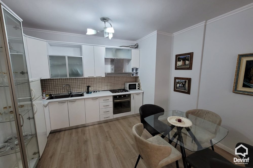 Tirane Qera Apartament 1+1+A Apartament i ri prane Piramides apartament