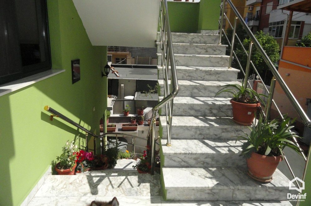 Tirane Qera Apartament 3+1+G Prane Drejtorise se Pergjitheshme te Higjenes kat vile