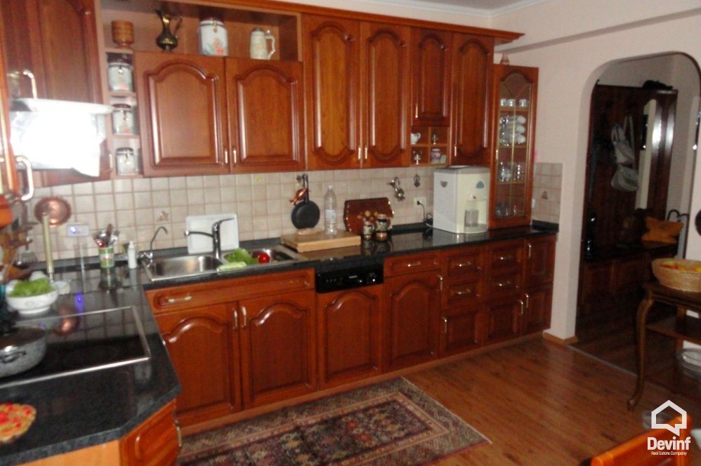 Tirane Qera Apartament 3+1+G Apartament dubleks ne zonen e Bllokut apartament