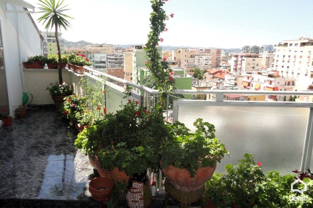 Tirane Qera Apartament 3+1+G Apartament dubleks ne zonen e Bllokut apartament