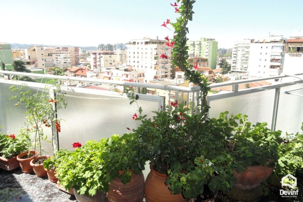 Tirane Qera Apartament 3+1+G Apartament dubleks ne zonen e Bllokut apartament
